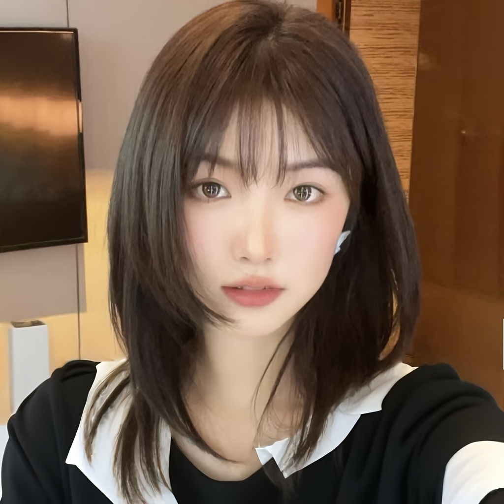Wig Fiber Net - 女性用 ブラックブラウン ミディアムレングス 鎖骨までの長さの髪 エアバング付き、内側にカールが入ったロングストレートヘア、合成繊維素材のレイヤードローズネットウィッグ、日常使用用