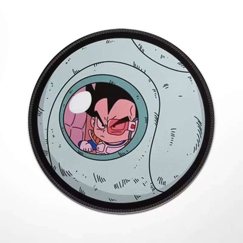 Cosplay Prop Designer - ドラゴンボールの丸型マウスパッド。ベジータを運ぶ飛行装置の独創的なデザインで、寮での使用に適した厚みのあるデザインです。