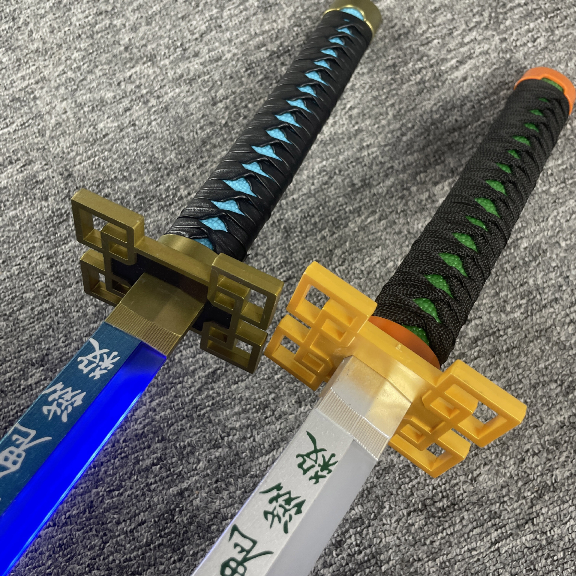 103cm発光版日輪刀アニメコスプレ小道具 トミオカギユウ  - Cosplay Prop Katana のレビューと価格