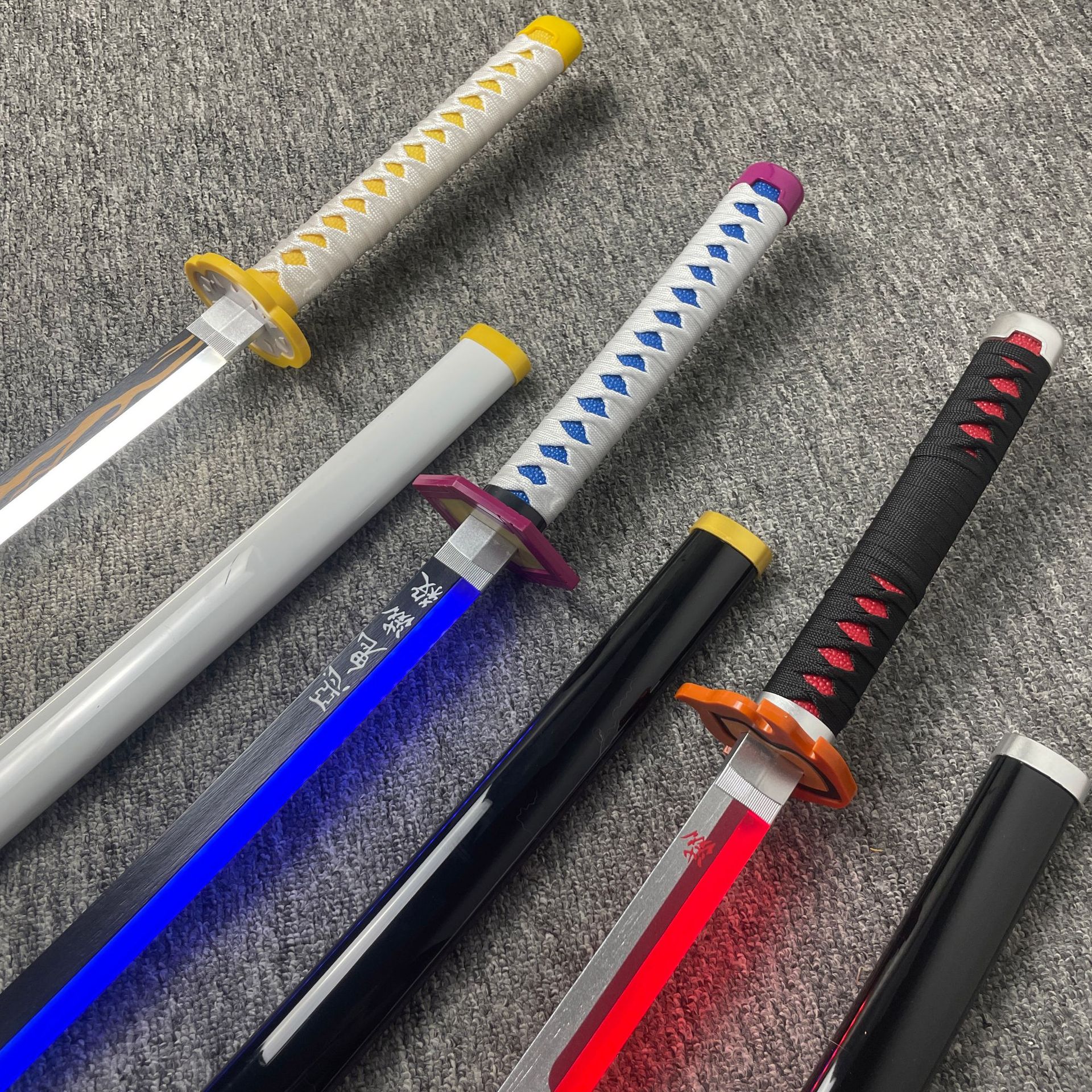 103cm発光版日輪刀アニメコスプレ小道具 トミオカギユウ  - Cosplay Prop Katana のレビューと価格
