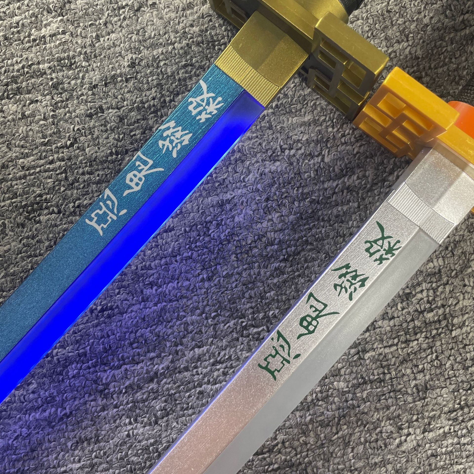 103cm発光版日輪刀アニメコスプレ小道具 トミオカギユウ  - Cosplay Prop Katana のレビューと価格